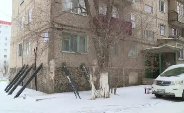 Аварийное жилье: в Жезказгане жители боятся остаться под завалами собственного дома