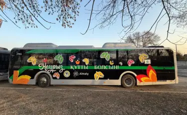 Праздничное настроение на дорогах: автобусы Алматы украсили к Наурызу