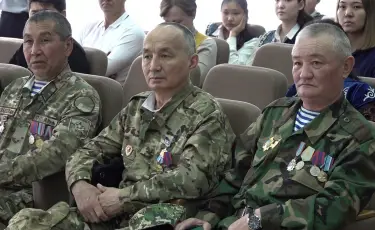 Жеңіс жолындағы ерлік: соғыс ардагерлері оқушылармен кездесті