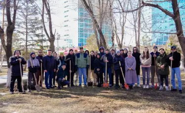 Тазару күні: Астанада 600-ден астам мәдениет қызметкері сенбілікке қатысты