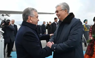 Шавкат Мирзиёев Қазақстанға жұмыс сапарымен келді
