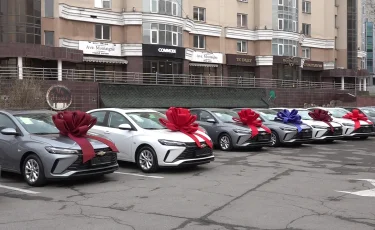 Благотворительность в честь Рамазана: священнослужителям подарили автомобили