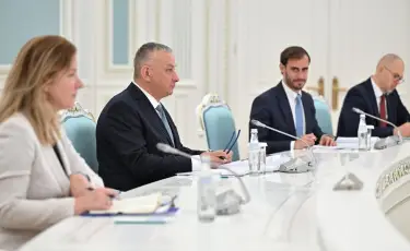Президент провел встречу с Европейским комиссаром по международному партнерству Йозефом Сикелой
