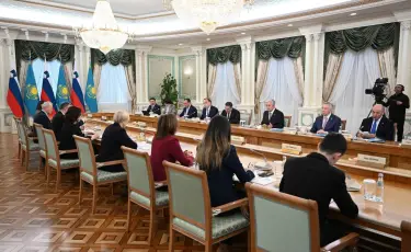 Президенты Казахстана и Словении провели переговоры в расширенном формате