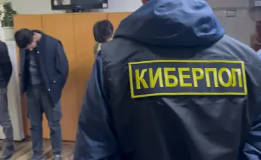 Алматы облысында алаяқтықпен айналысқан дропперлер тобын ұсталды