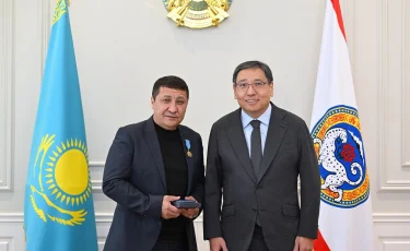 Мемлекет басшысының тапсырмасымен Алматы әкімі әуежай қызметкерін құтқарған азаматты марапаттады