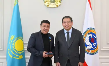 Мемлекет басшысының тапсырмасымен Алматы әкімі әуежай қызметкерін құтқарған азаматты марапаттады