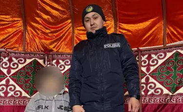 Потерялся в толпе: сержант нашел четырехлетнего ребенка