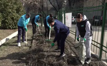 Алматы – біздің ортақ үйіміз: белгілі спортшылар өздері оқыған мектептің айналасын тазалады