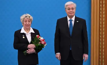 Новые почетные звания Президент вручил казахстанским женщинам
