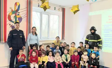 Огонь не игра: сотрудники МЧС провели для детей урок безопасности