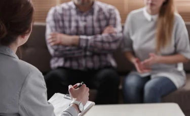 Спать и есть нужно вовремя: к каким последствиям может привести бессоница