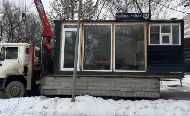 В Ауэзовском районе продолжается снос незаконных торговых объектов и силомеров