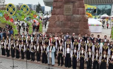 Память о великих: 7000 алматинцев исполнили песни Абая Кунанбаева