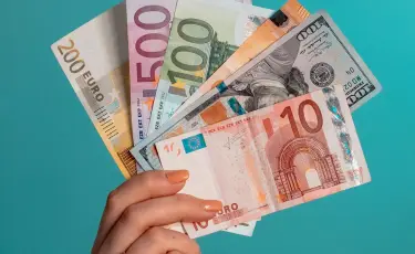 Курс доллара и евро в обменниках Алматы 23 марта 2025