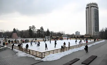 Свыше 300 тысяч человек посетили бесплатные ледовые катки в Алматы в этом сезоне