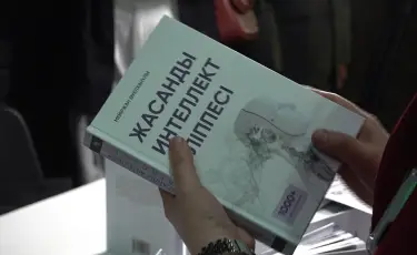 Жасанды интеллект әліппесі: нейрожелі туралы қазақ тілінде кітап жарық көрді