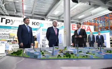 Президент посетил современный торгово-логистический центр