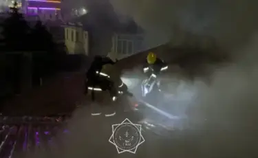 Алматыда ТЖМ күштері асхана шатырынан шыққан өртті сөндірді