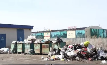 Жители Петропавловска жалуются, что город утопает в мусоре