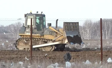 Заложники полигона: жители села в Акмолинской области жалуются на мусорную свалку