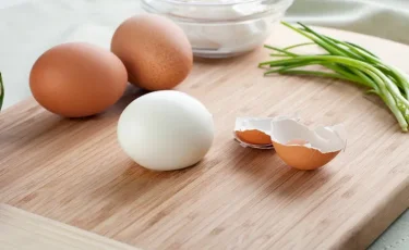 Күн сайын қанша жұмыртқа жеуге болады: гастроэнтеролог жауабы