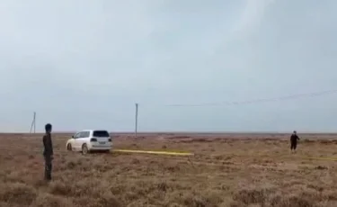 Грязевой плен в Улытау: спасатели вызволили людей из застрявшего внедорожника