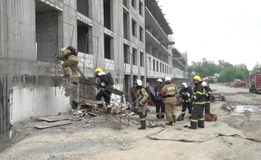 Сейсмотренировка: алматинские спасатели боролись с последствиями разрушительного землетрясения