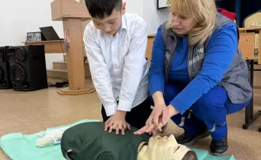 Первая помощь: костанайские фельдшеры обучают школьников спасать жизни