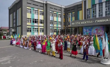 День единства народа Казахстана: в Алматы прошел праздничный флешмоб