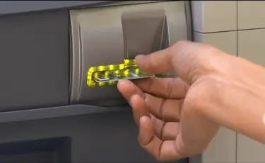 БҚО-да алаяқтар мұғалімнің атына 4 несие рәсімдеген