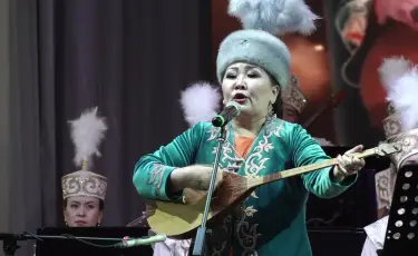 Саған халқым: Меруеш Башайқызының жаңа әндері орындалды