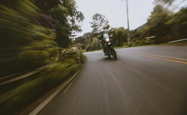 Павлодар облысында жеңіл көлік пен мотоцикл соқтығысып, 1 адам көз жұмды