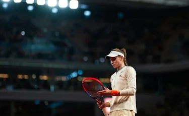 Елена Рыбакина получила неблагоприятные новости от WTA после сенсационного поражения
