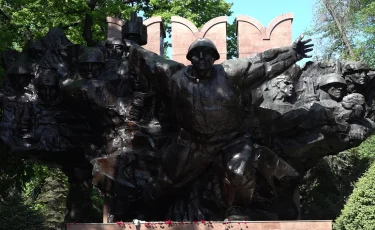 К 80-летию Великой Победы в Алматы обновляют Мемориал славы в парке имени 28-гвардейцев-панфиловцев