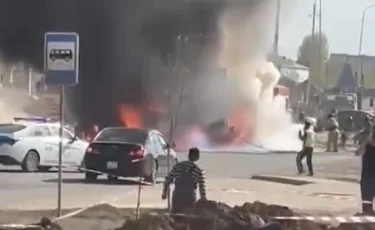 Қаза тапқандар бар: Астанада екі жүк көлігі өртеніп кетті