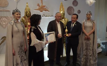 В Алматы представителям различных сфер деятельности вручили статуэтки "Алтын адам"