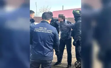 "Немереңді аман-сау көргің келсе..." - БҚО-да егде әйелді бопсалағандар ұсталды