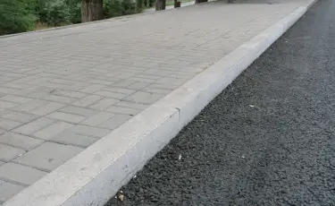 BRT в Алматы: как будут менять бордюры на улице Желтоксан