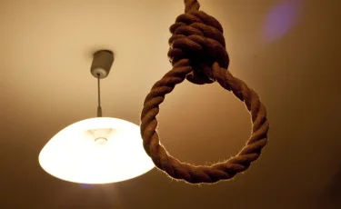 Свел счеты с жизнью: в СКО 14-летний подросток повесился в сарае