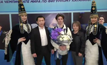 В аэропорту Алматы встретили серебряного призера по фигурному катанию Михаила Шайдорова