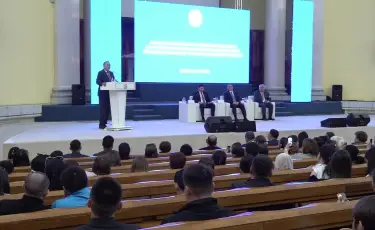 Президент кеңесшісі Мәлік Отарбаев Алматыға жұмыс сапарымен келді