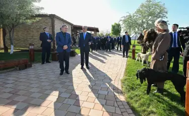 Касым-Жомарт Токаев и Гурбангулы Бердымухамедов посетили комплекс «Этноаул»