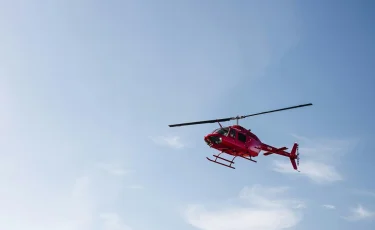 Нью-Йоркте тікұшақ өзенген құлап, бір отбасы қайтыс болды