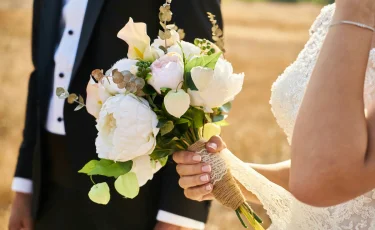 Почему казахстанки массово отказываются от фамилии мужа