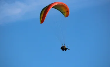Трагический экстрим: турист погиб при падении параплана в Турции