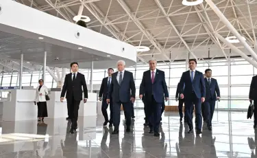 Глава государства осмотрел новый терминал аэропорта Шымкента