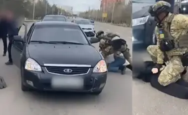 Көкшетауда такси жүргізушісін бопсалап келген топ ұсталды