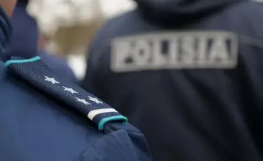 Оралда төртінші қабаттан секірмек болған әйел құтқарылды