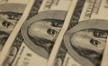 Снова в омут: что происходит с долларом в Казахстане